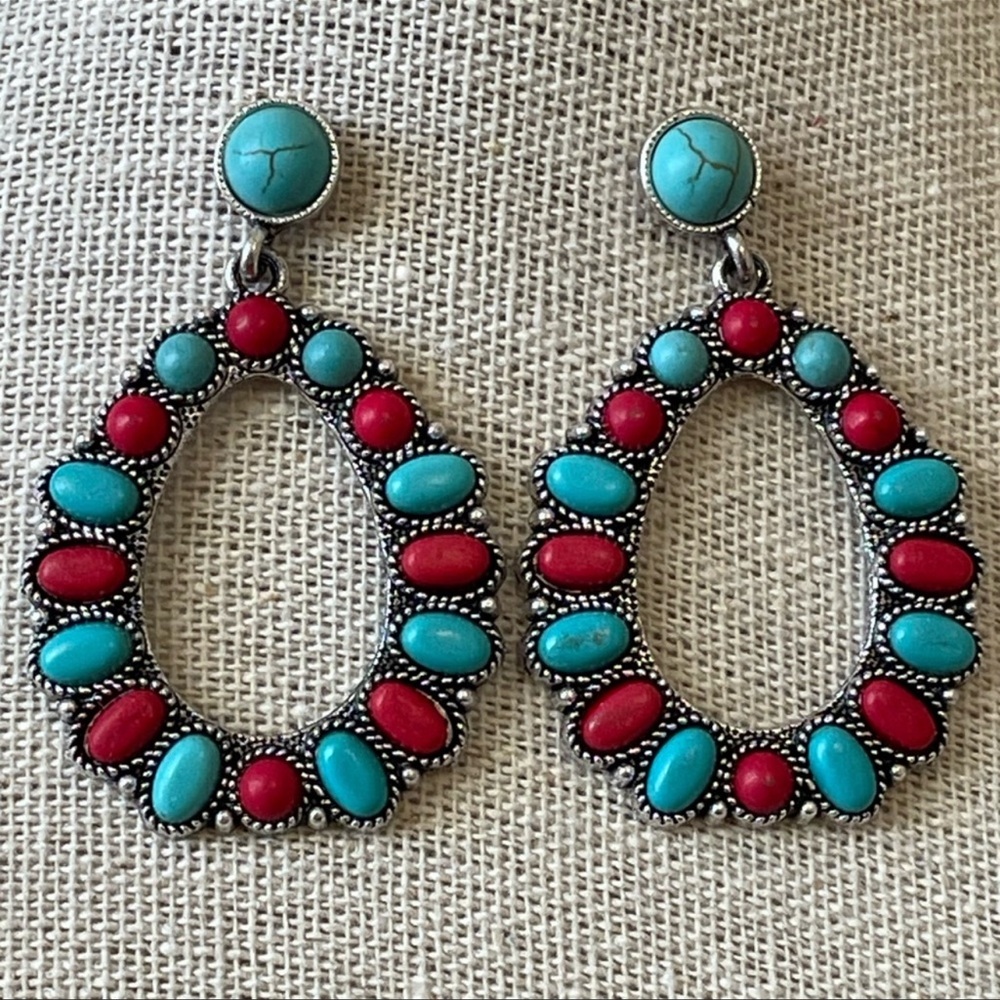 NWOT Statement Earrings